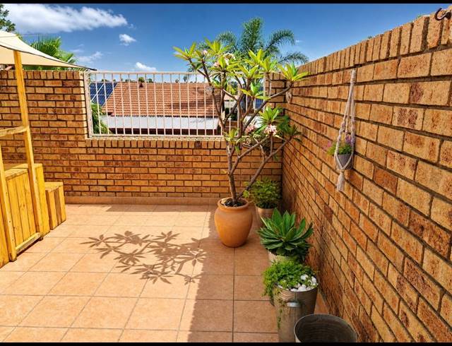 2 BEDROOM APARTMENT FOR SALE IN THE REEDS